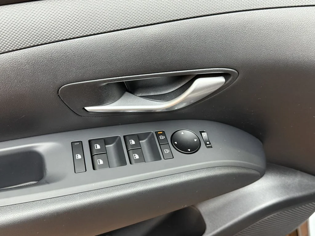 New 2026 Shimmering Silver Hyundai SEL image 9
