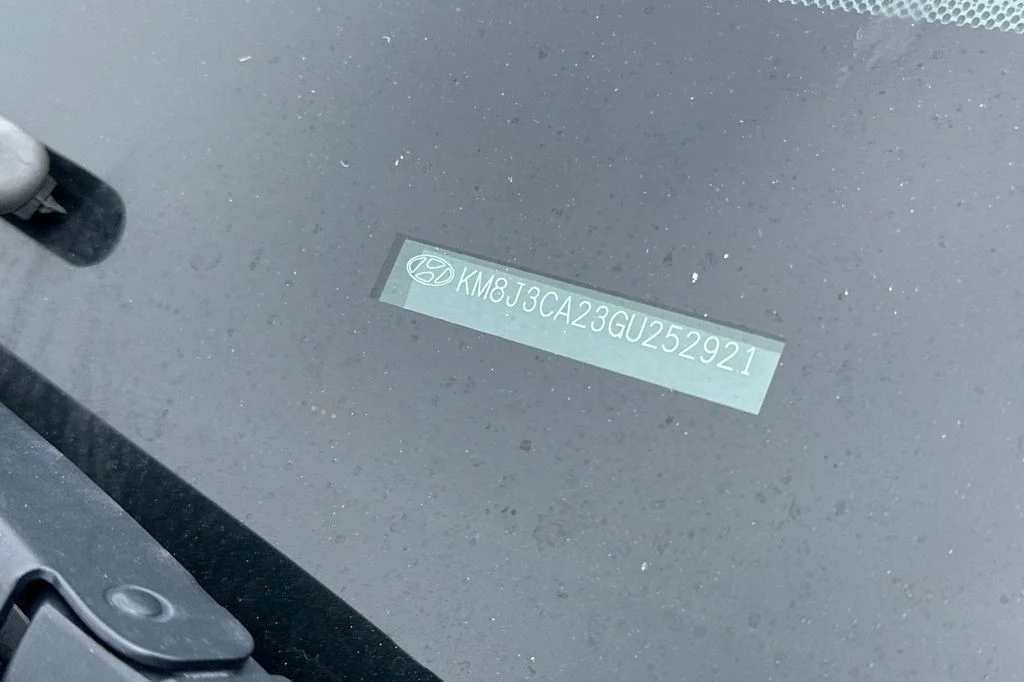 Used 2016 Silver Hyundai Limited image 3