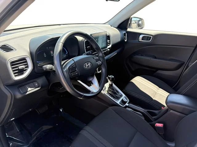 Used 2025 Lunar White Hyundai SEL image 12
