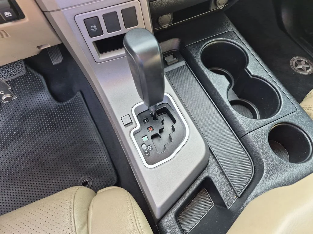 Used 2012 White Toyota Grade image 30
