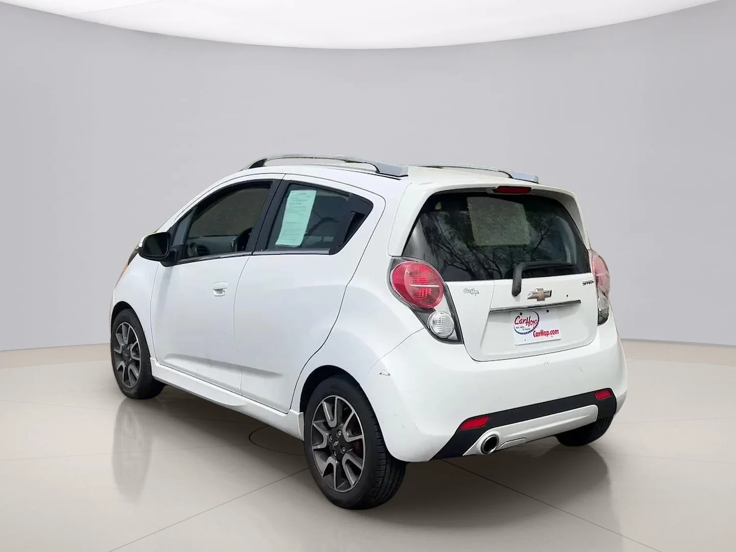 Used 2014 White Chevrolet  image 3