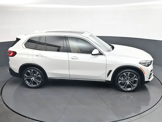 Used 2023 White BMW sDrive40i image 30
