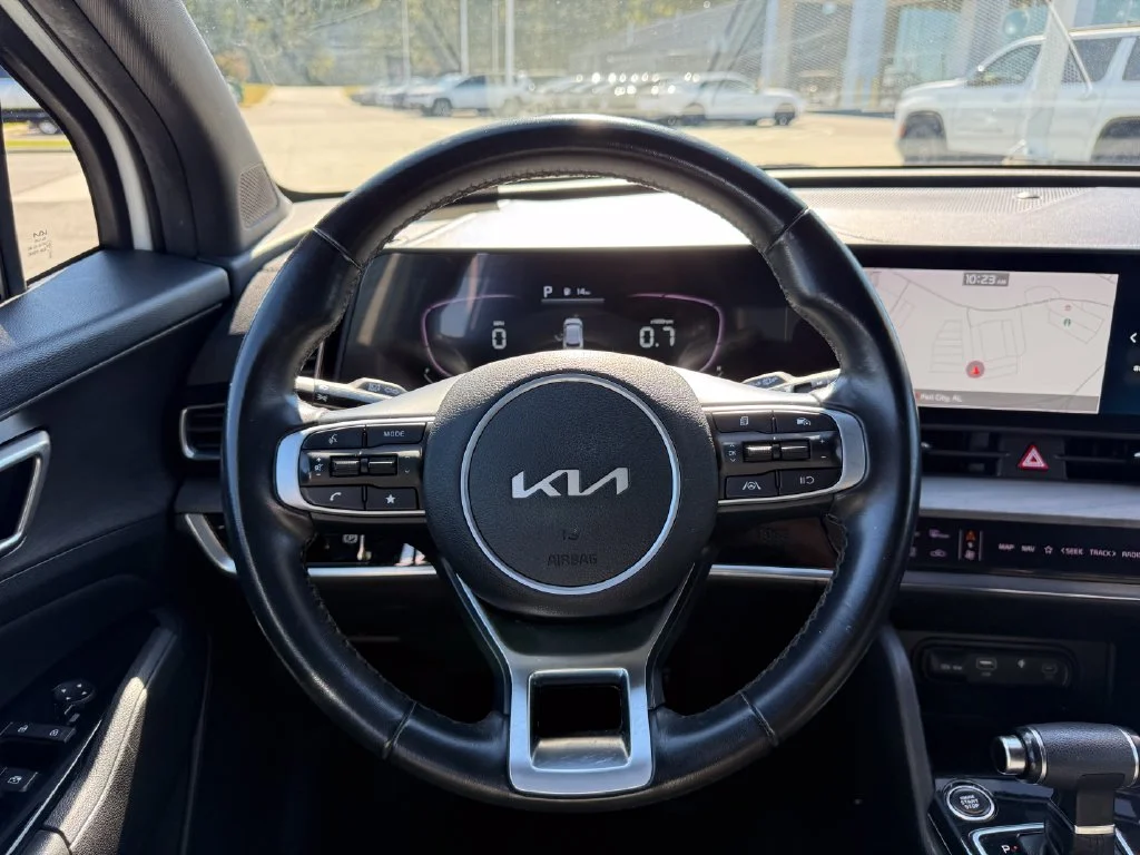 Used 2023 White Kia X-Line image 9