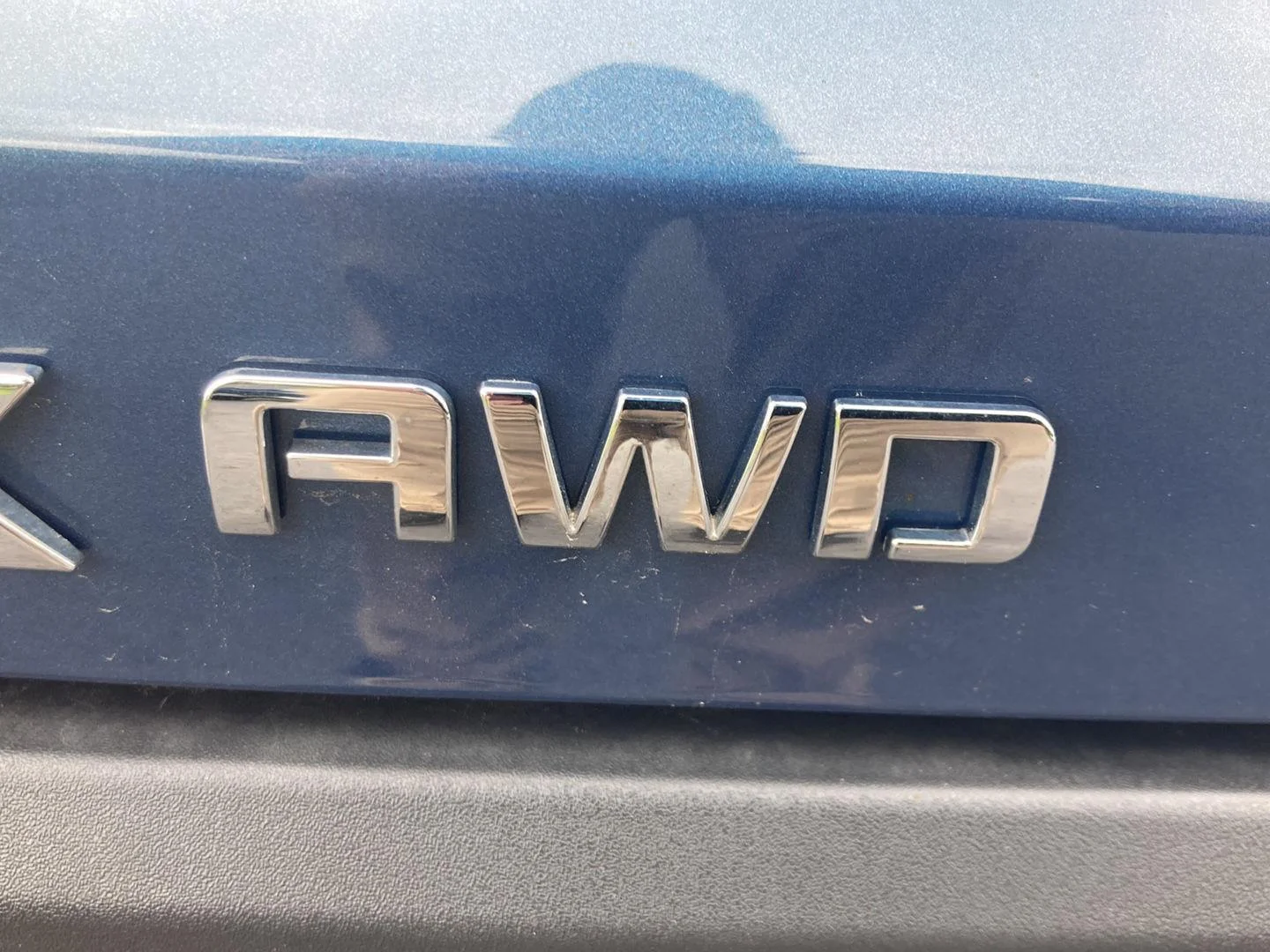 Used 2025 Lakeshore Blue Metallic Chevrolet LT image 10