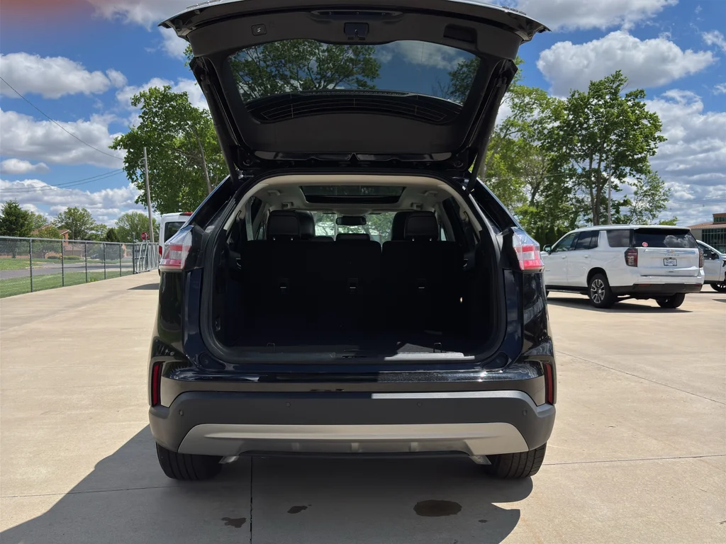 Used 2024 Agate Black Metallic Ford SEL image 12