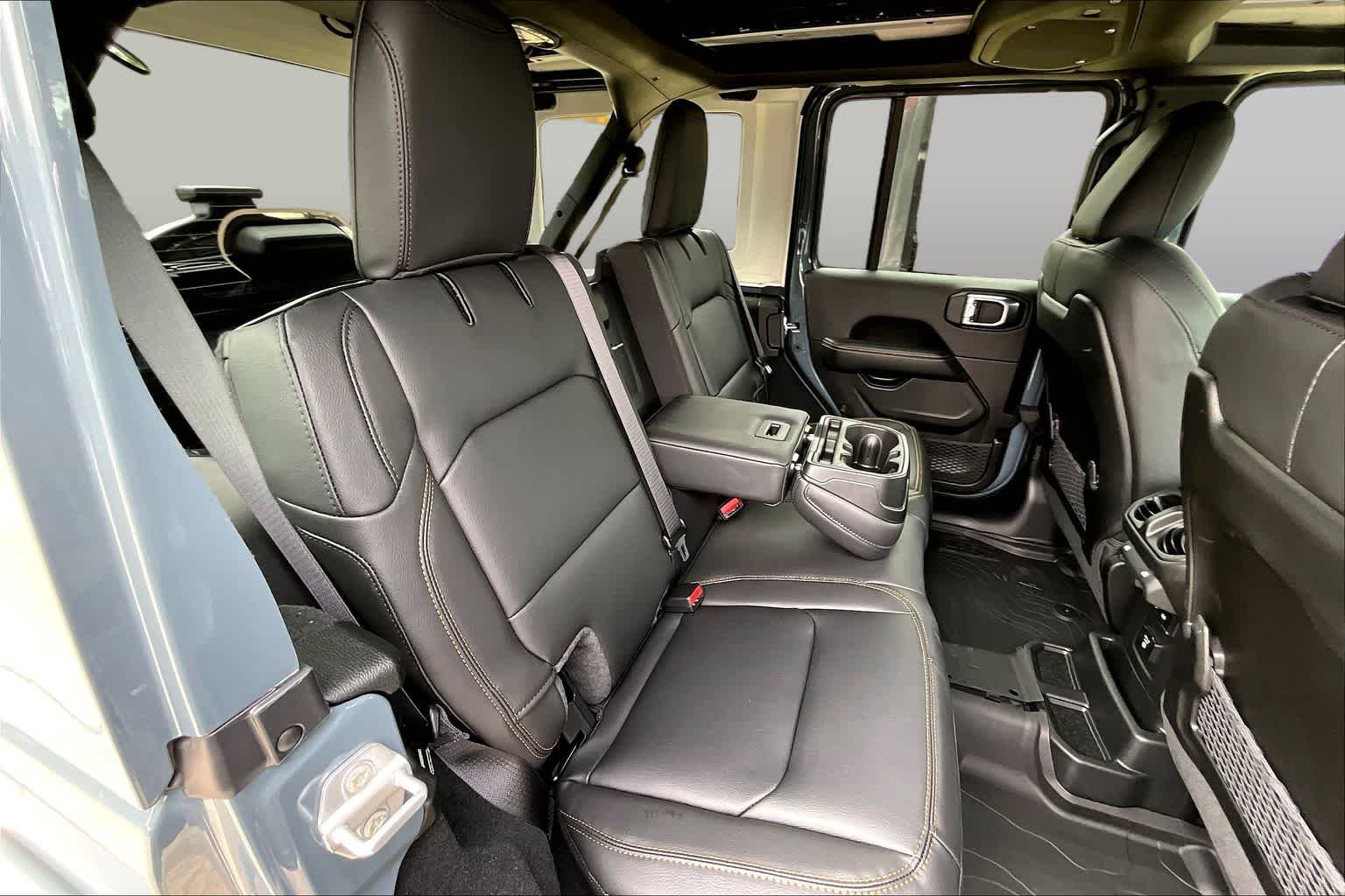 New 2026 Anvil Clear-Coat Exterior Paint Jeep Sahara image 23
