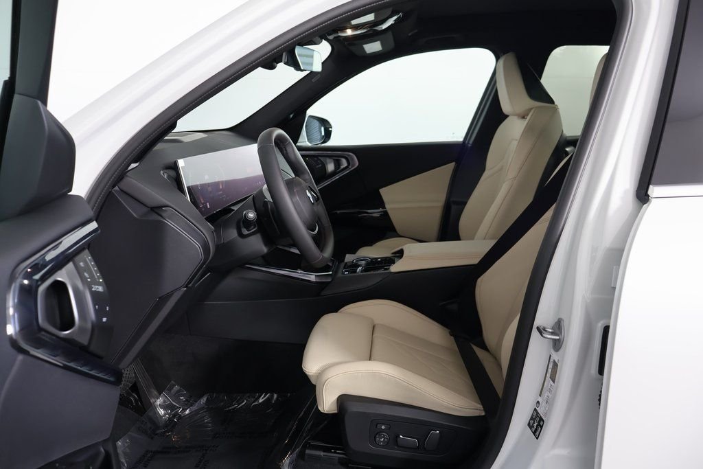 Used 2026 White Metallic BMW 30 xDrive image 5