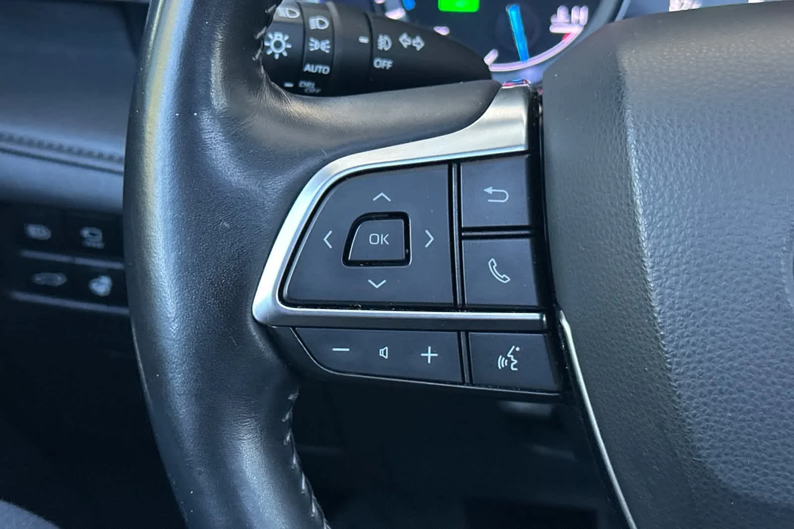 Used 2020 Blizzard Pearl Toyota Hybrid Platinum image 28