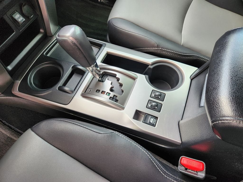 Used 2016 Super White Toyota SR5 Premium image 19