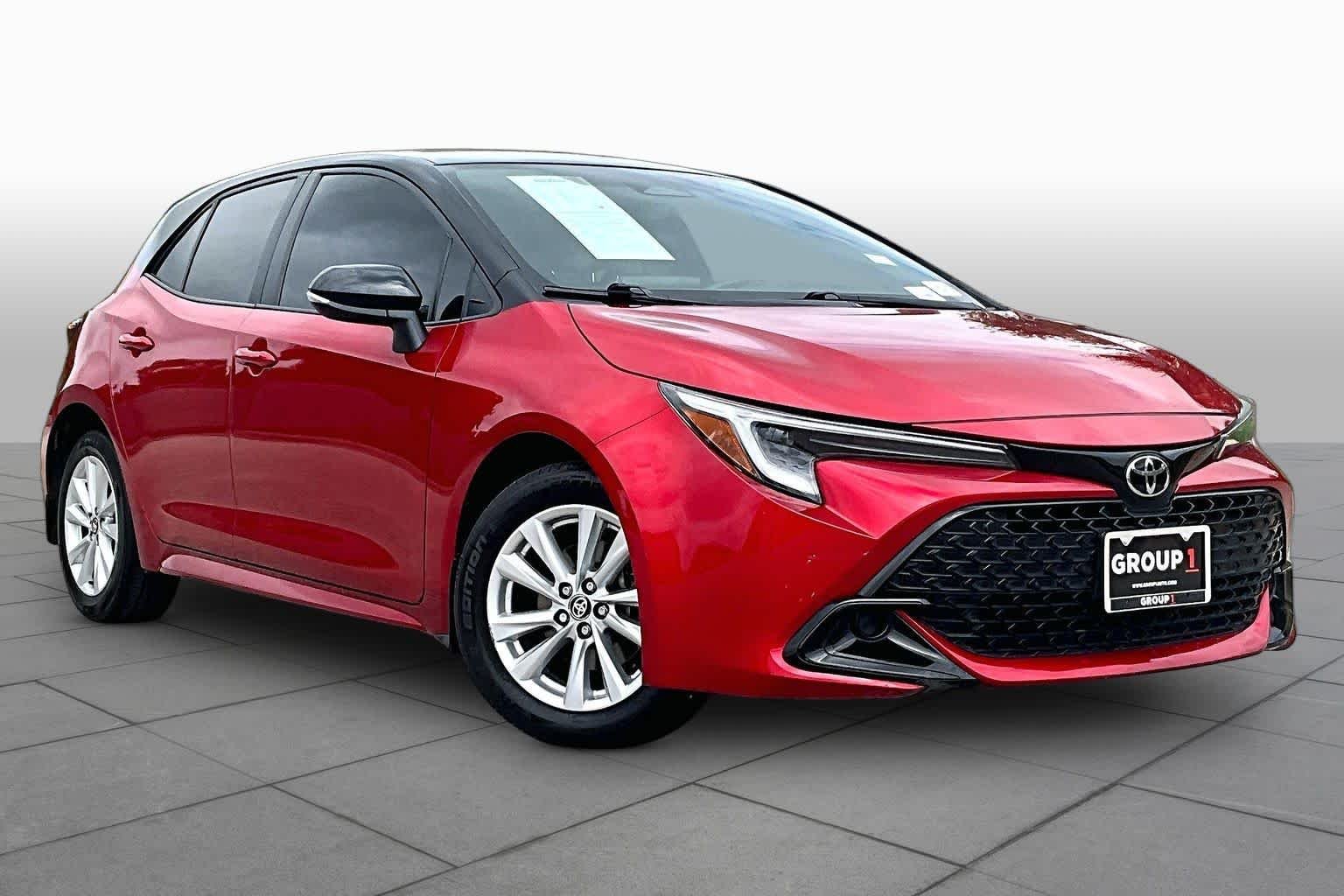 Used 2025 Finish Line Red/Midnight Black Metallic Toyota SE image 3