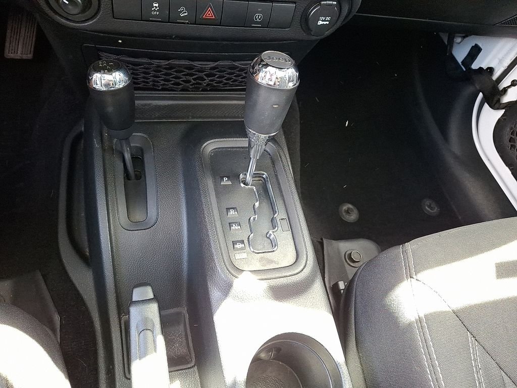 Used 2017 White Jeep Unlimited Sahara image 15