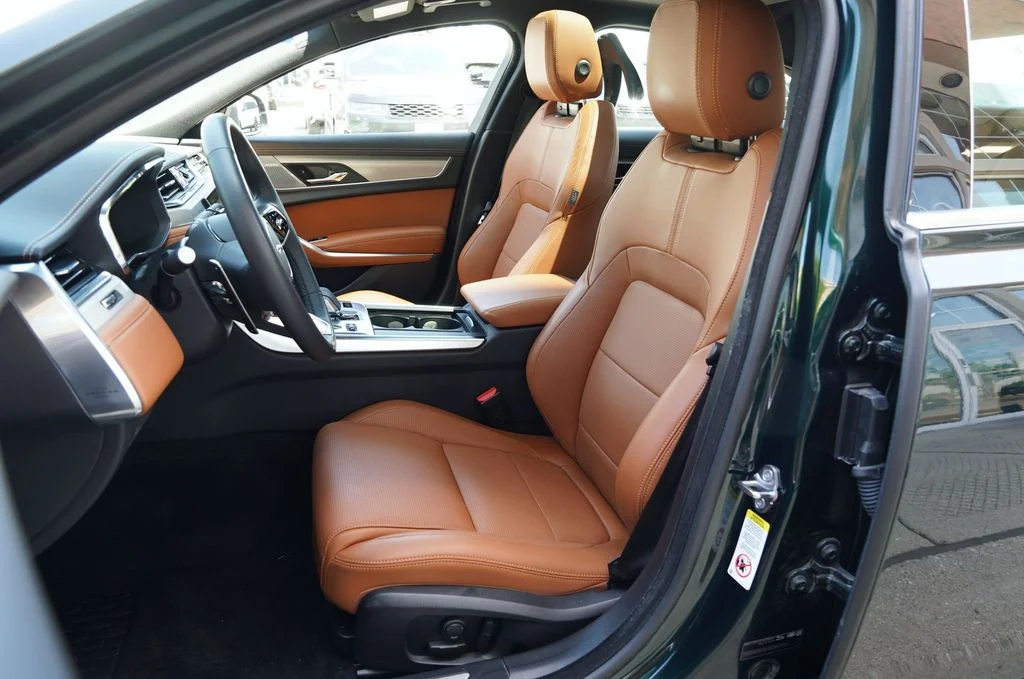 Used 2024 Green Jaguar R-Dynamic SE image 12
