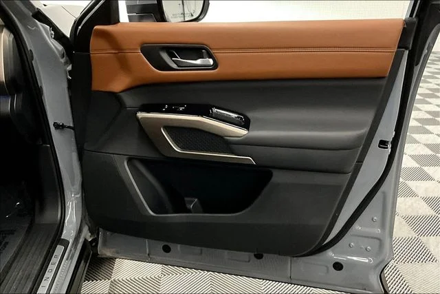 Used 2025 Boulder Gray Pearl Nissan Platinum image 22