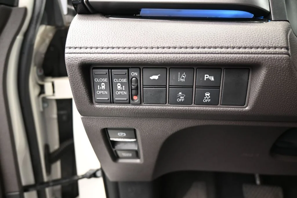 Used 2019 White Honda Elite image 37