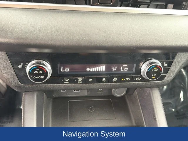Used 2023  Mitsubishi SE image 14