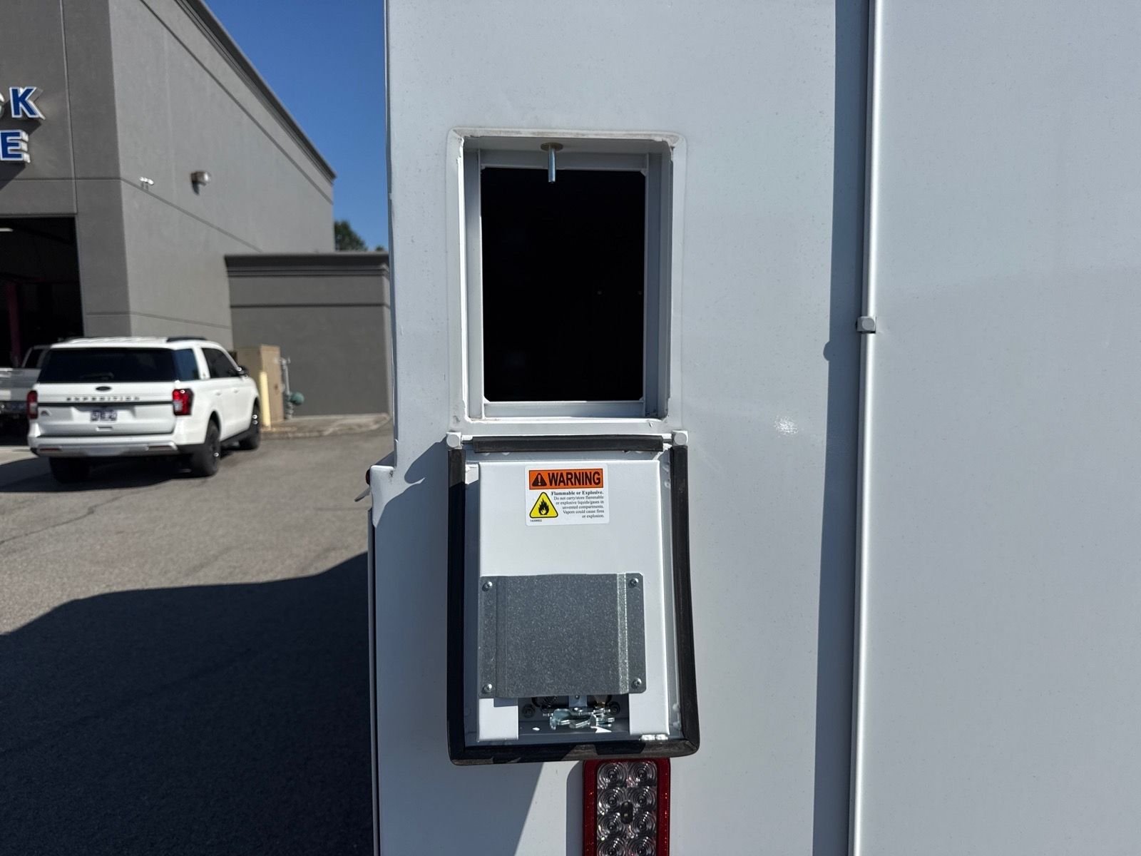 New 2025 Oxford White Ford E-350 SRW image 28