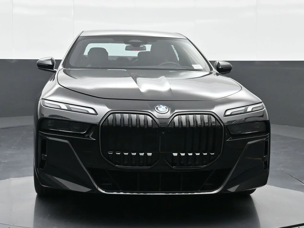 2025 BMW i7 50 - Photo 12