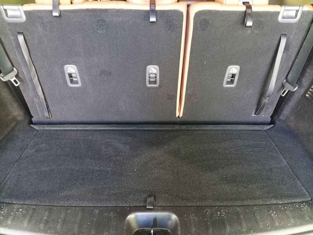 Used 2022 Black Nissan Platinum image 2