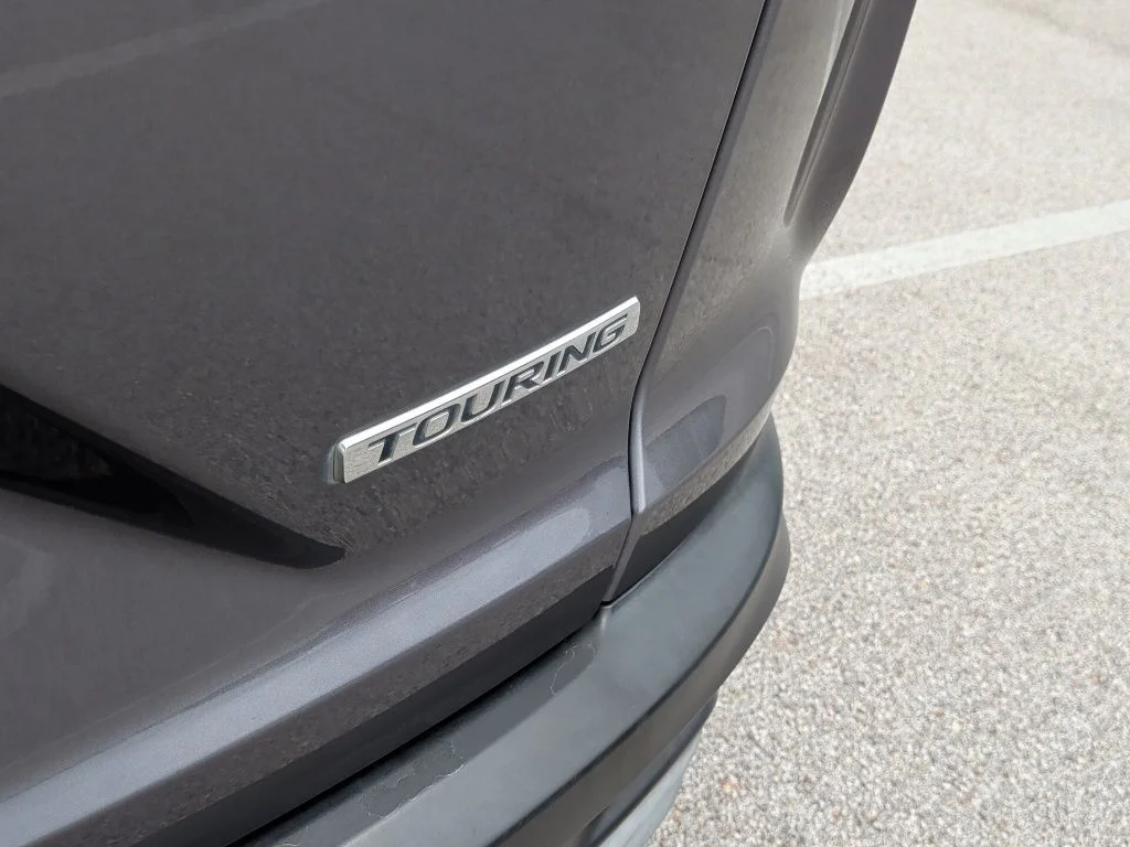 Used 2018 Lunar Silver Metallic Honda Touring image 41