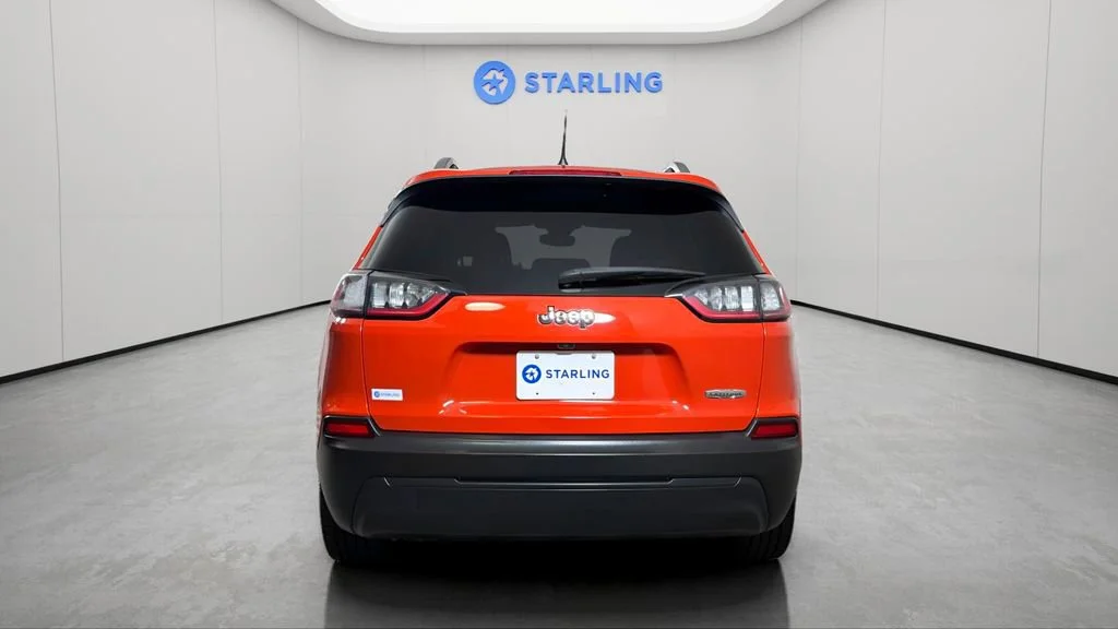 Used 2021 Orange Jeep Latitude FWD image 8