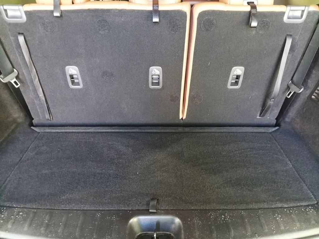 Used 2022 Black Nissan Platinum image 2