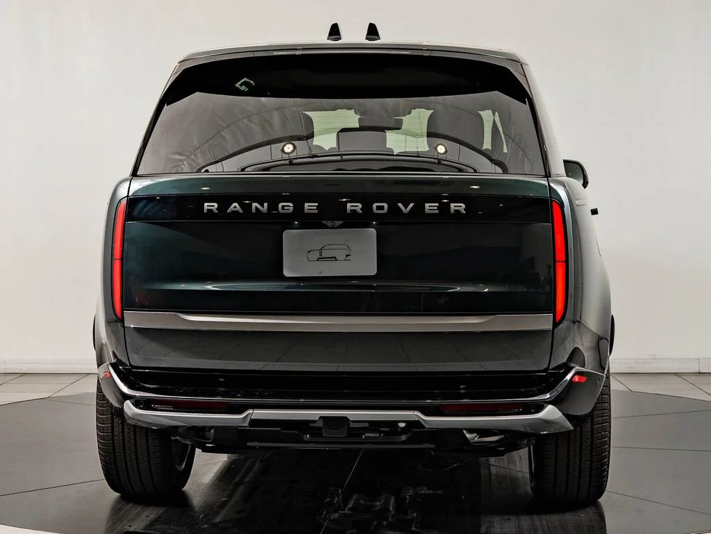 New 2026 Belgravia Green Land Rover SE image 7