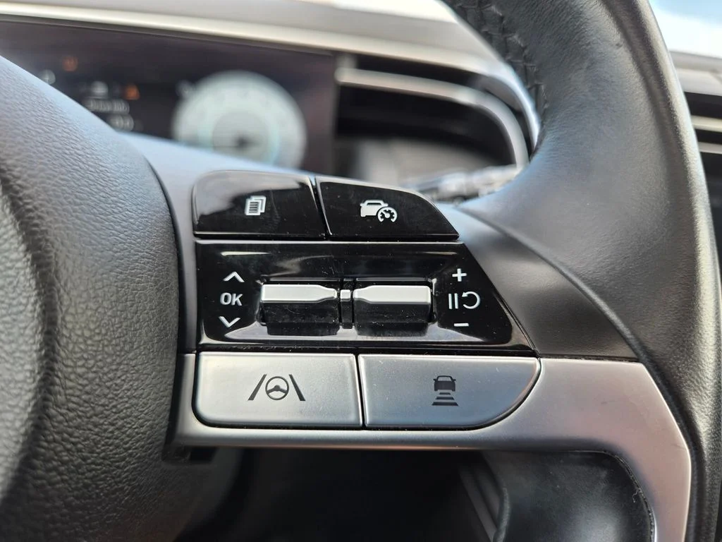 Used 2023 Gray Hyundai SEL image 14