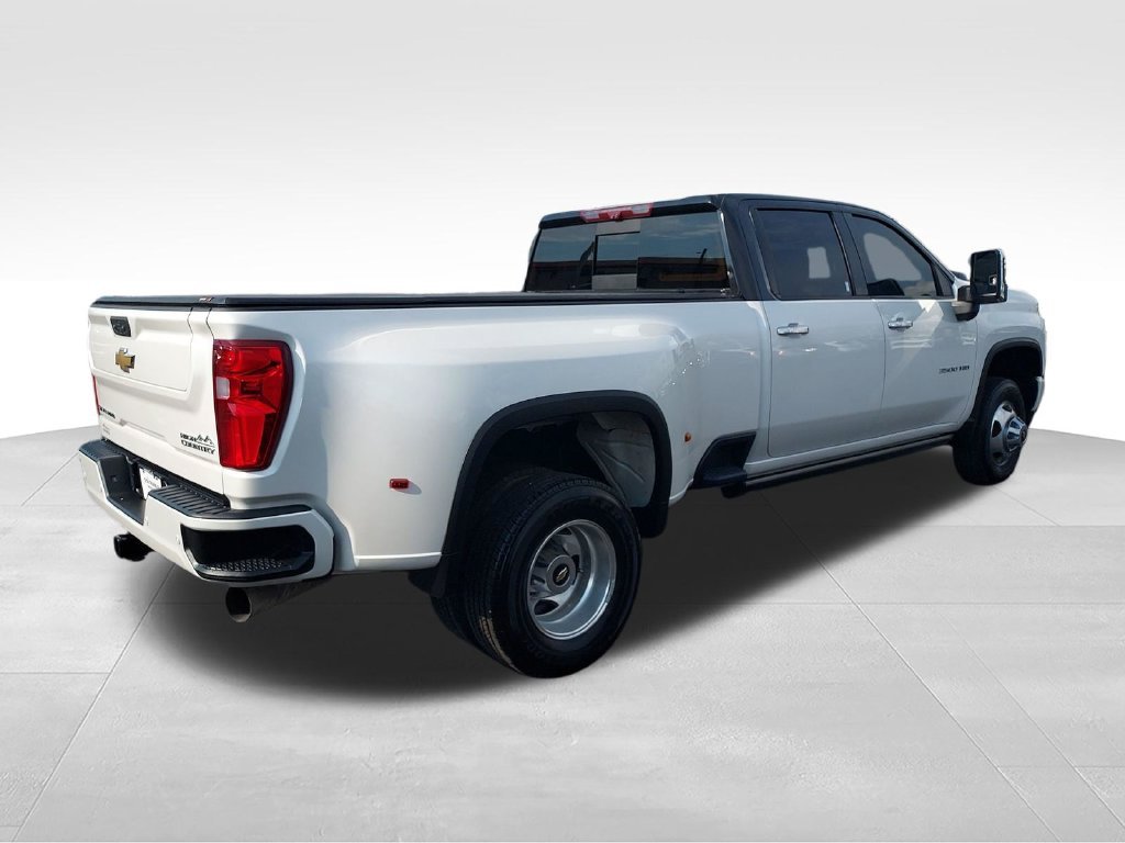 Used 2022 Beige Chevrolet High Country image 5