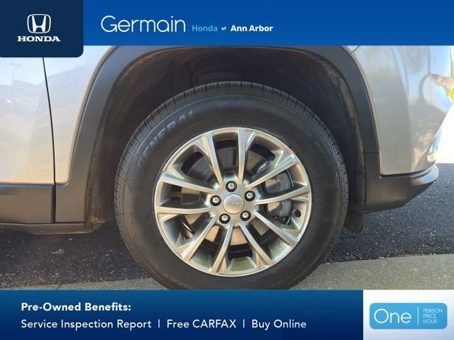 Used 2020 Billet Silver Metallic Jeep Latitude Plus image 11