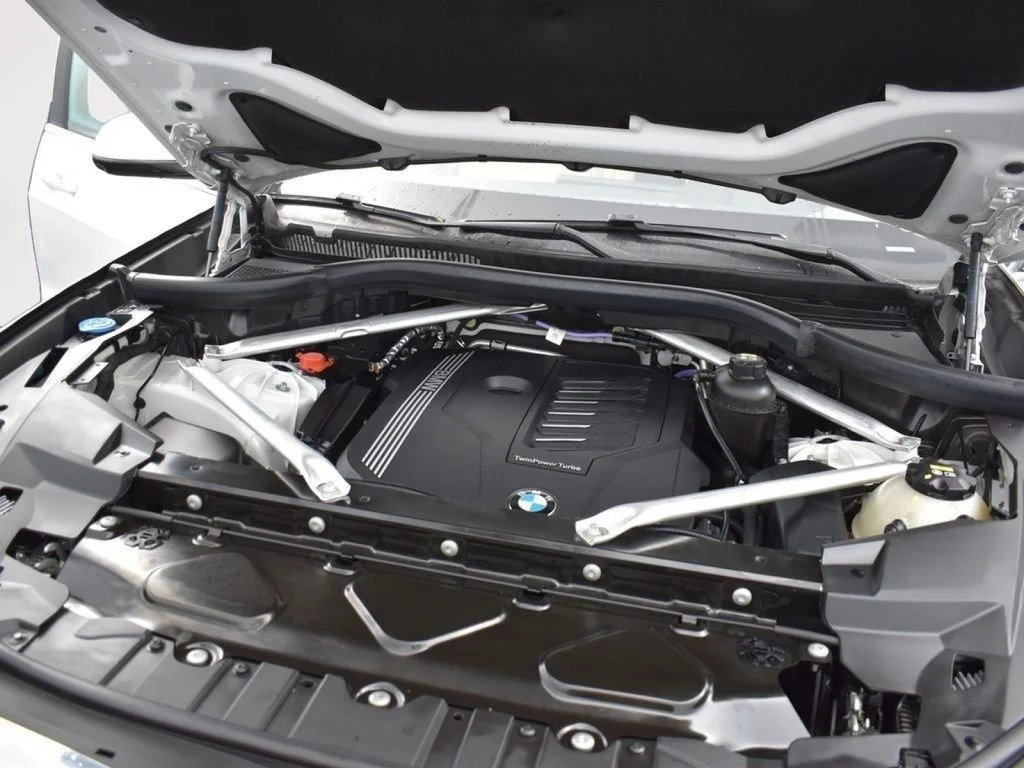Used 2022 White BMW sDrive40i image 31