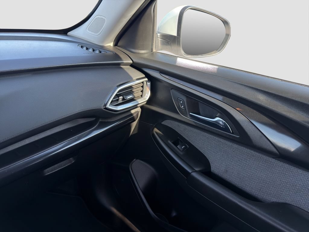 Used 2023 SUMMIT WHITE Chevrolet LT image 25