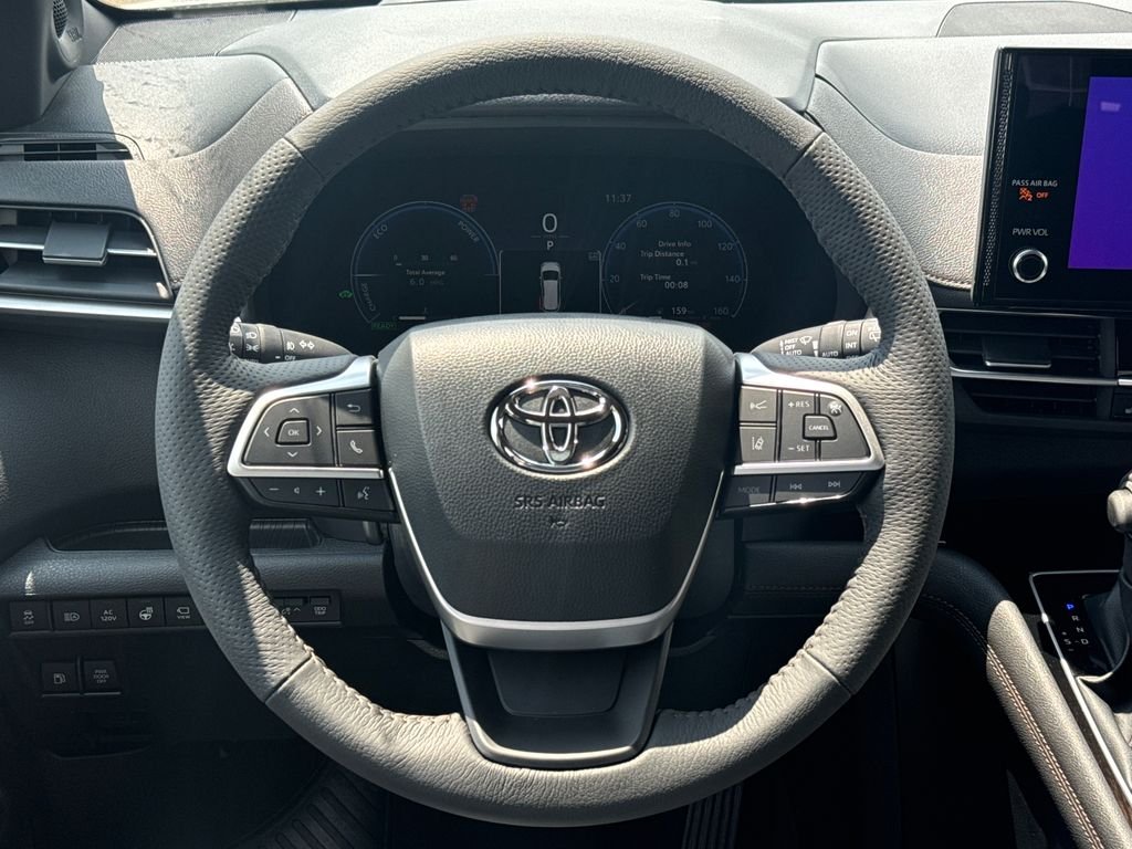 New 2026 Wind Chill Pearl Toyota Platinum image 17