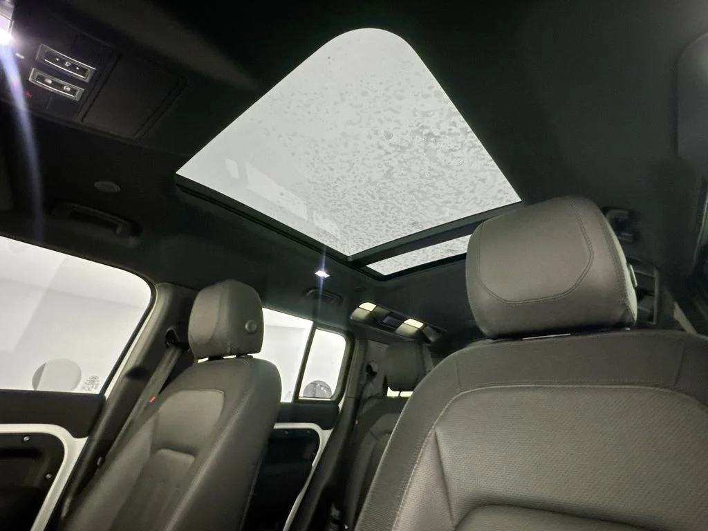 Certified Used 2022 White Land Rover X-Dynamic SE image 21