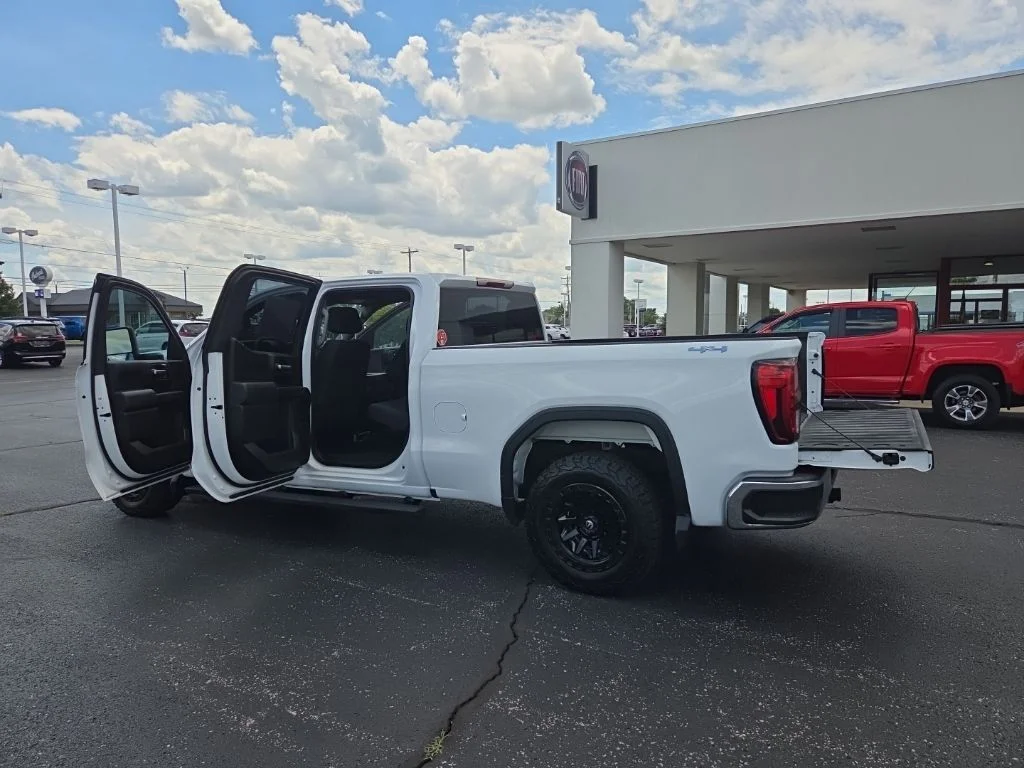 Used 2023 White GMC Pro image 21