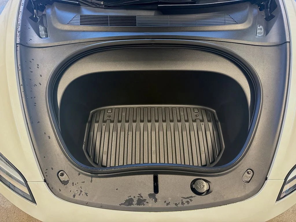 Used 2025  Tesla Standard image 25