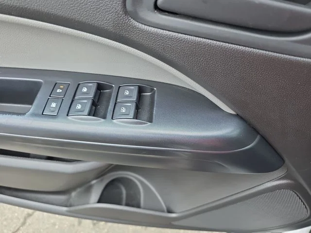 Used 2017 White GMC Base image 28