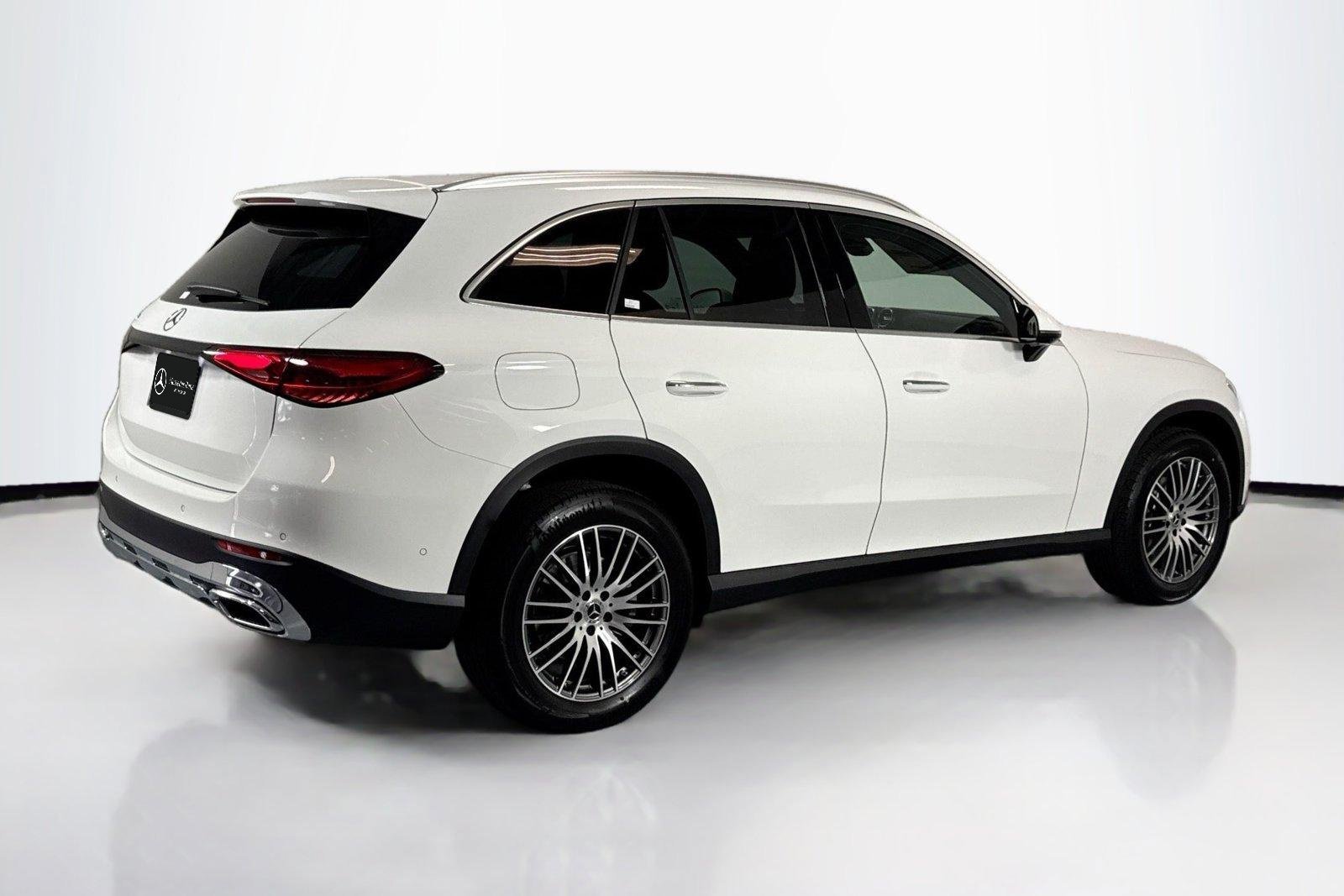 New 2026 Polar White Mercedes-Benz GLC 300 image 5