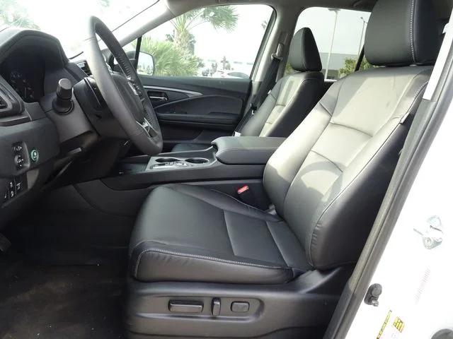New 2026 Platinum White Pearl Honda RTL image 7