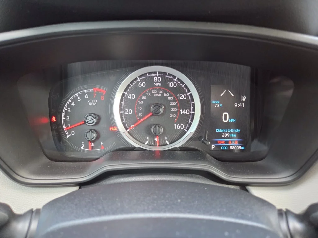 Certified Used 2022 Silver Toyota LE image 31