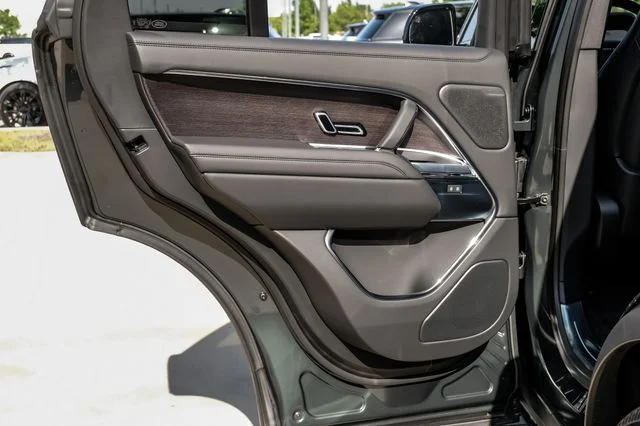 New 2026  Land Rover SE image 54