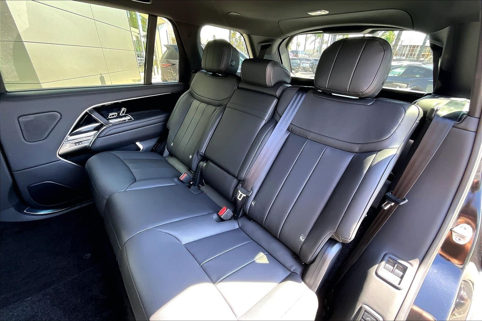New 2026 Santorini Black Land Rover SE image 10