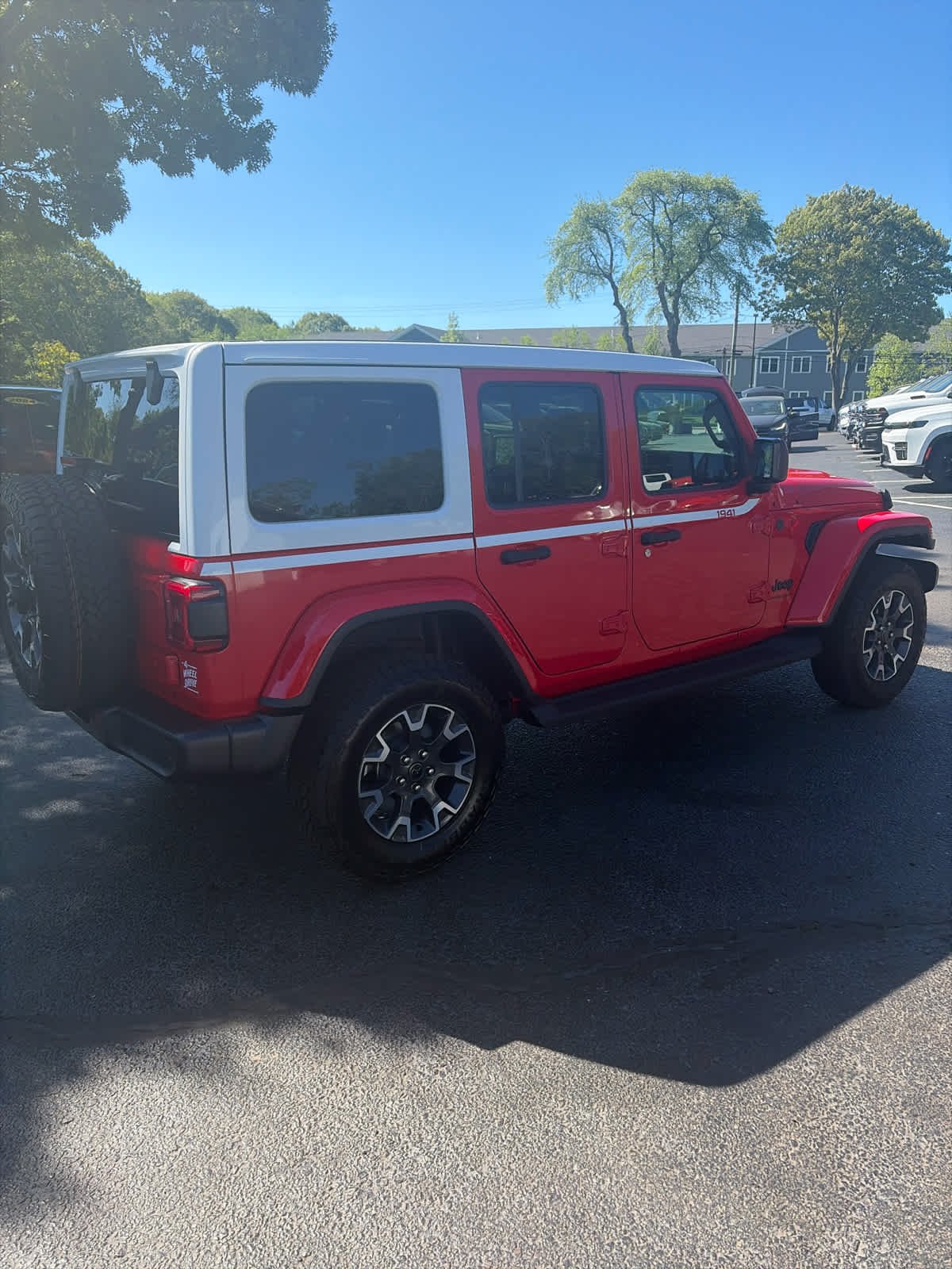 New 2026 Firecracker Red Clear-Coat Exterior Paint Jeep Sahara image 5