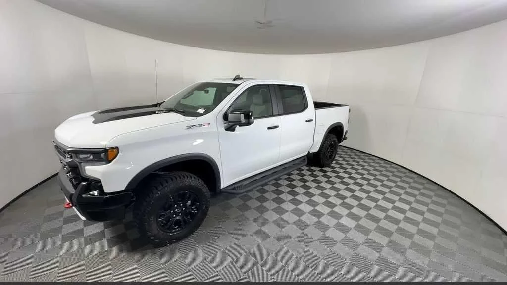 New 2026 Summit White Chevrolet ZR2 image 5