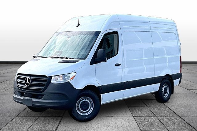 New 2026 Arctic White Mercedes-Benz Cargo 144 WB image 31