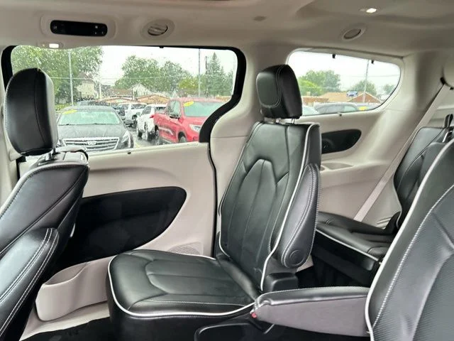 Used 2024 Black Chrysler Limited image 16