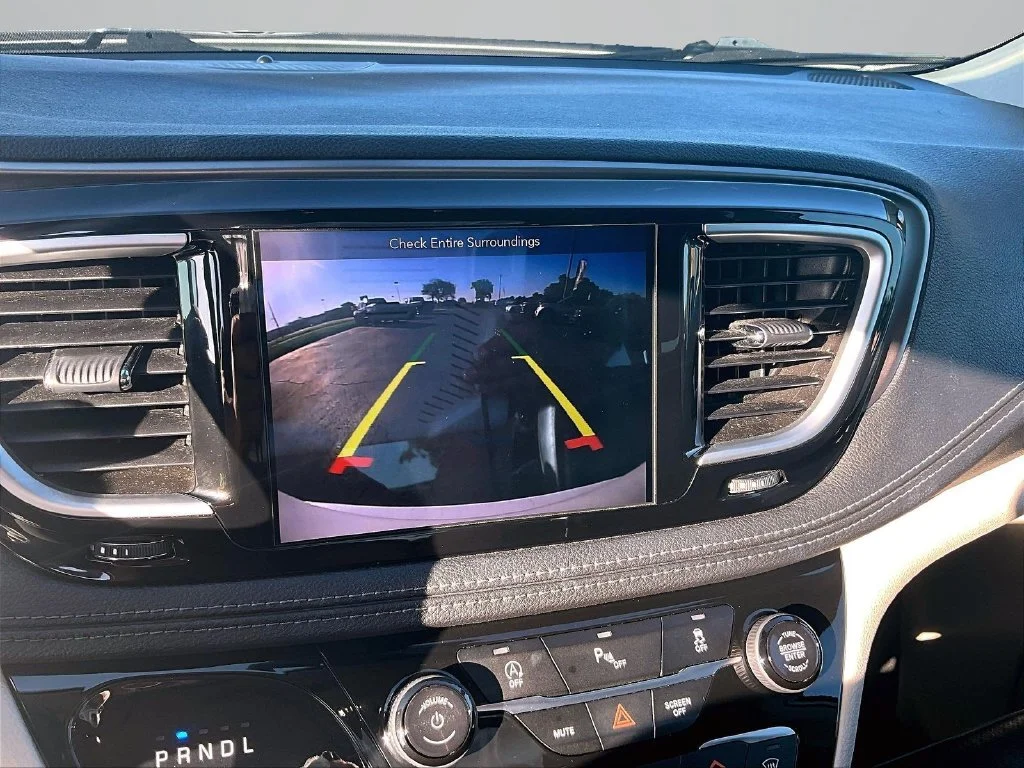 Used 2018 White Chrysler Limited image 20