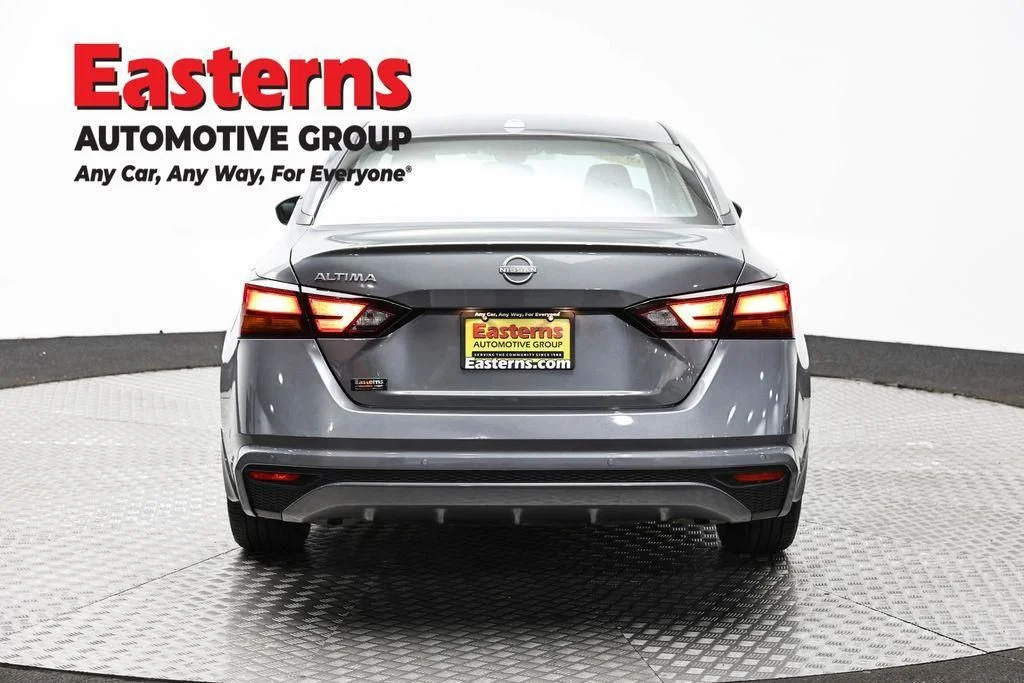 Used 2025 Gray Nissan 2.5 SV image 8