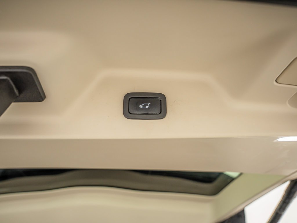 Used 2020 Black Land Rover HSE image 39