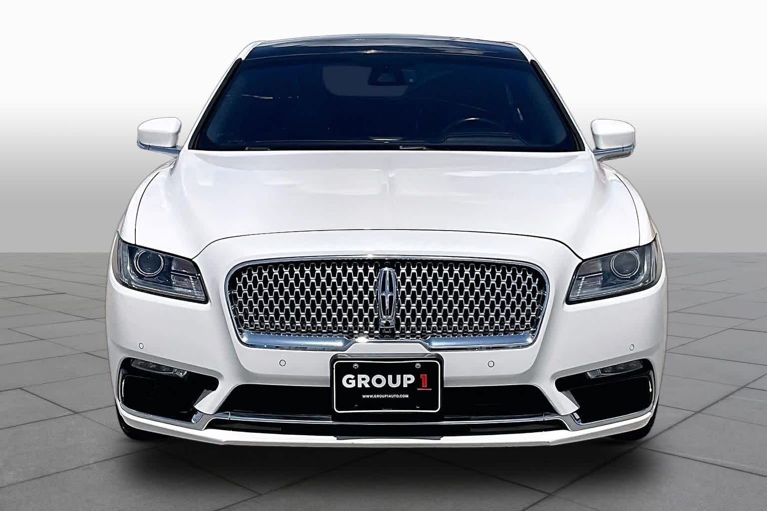 Used 2018 White Platinum Tri-Coat Lincoln Reserve image 4