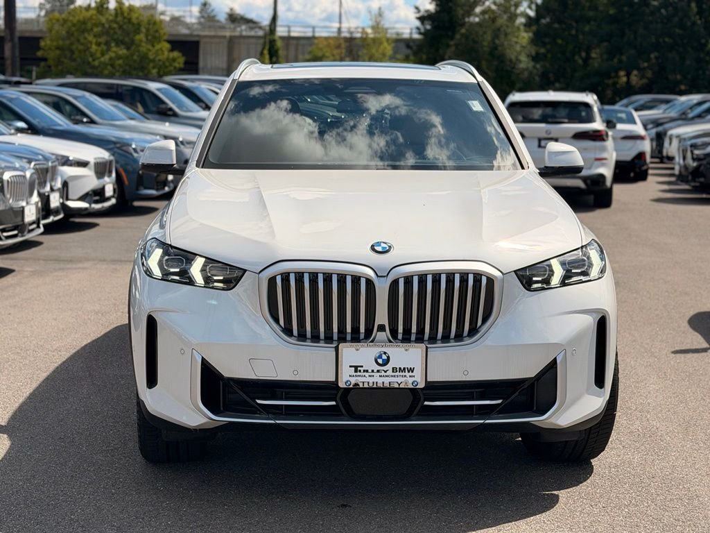 New 2026 Mineral White Metallic BMW xDrive40i image 2